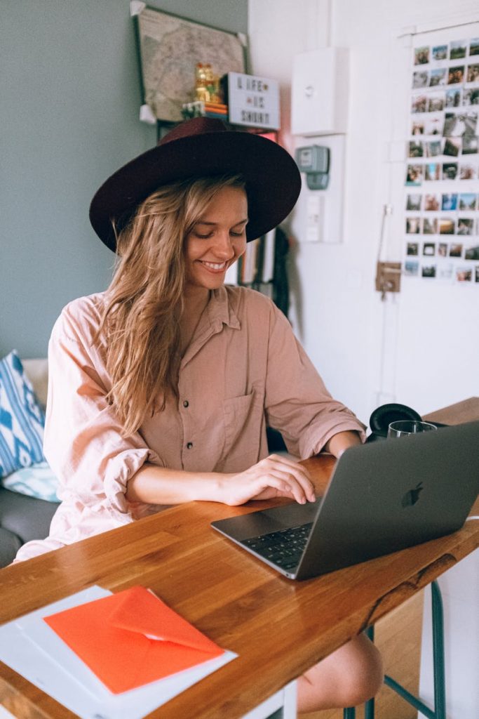 Be-a-blogger-.jpg